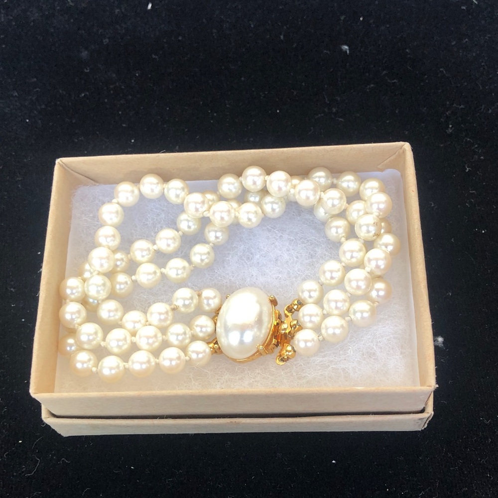 Classic Ivory Faux Pearl Bracelet with Gold Tone Clasp - Women Jewelry
